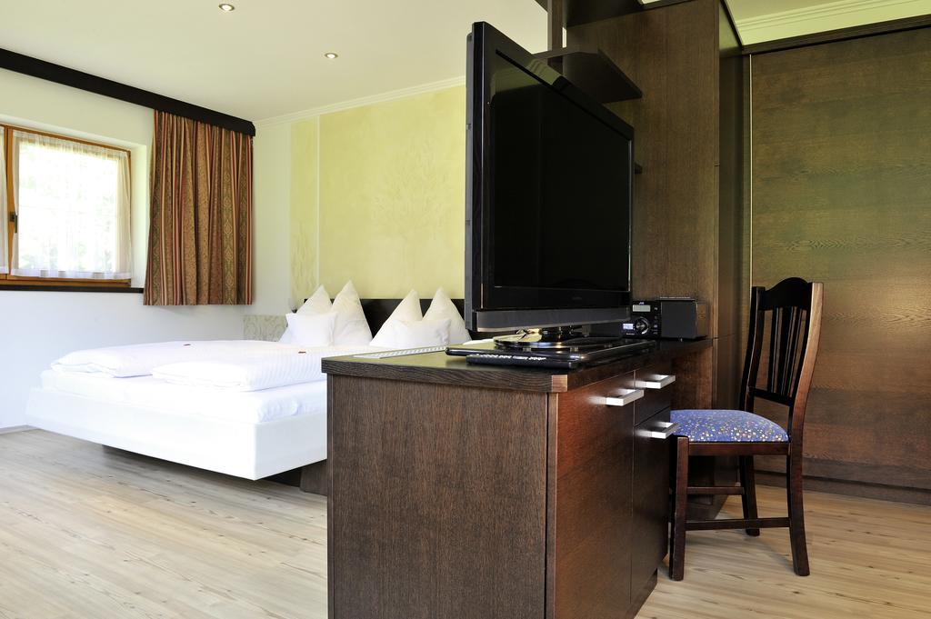Familienhotel Moos-Alm Лиенц Номер фото