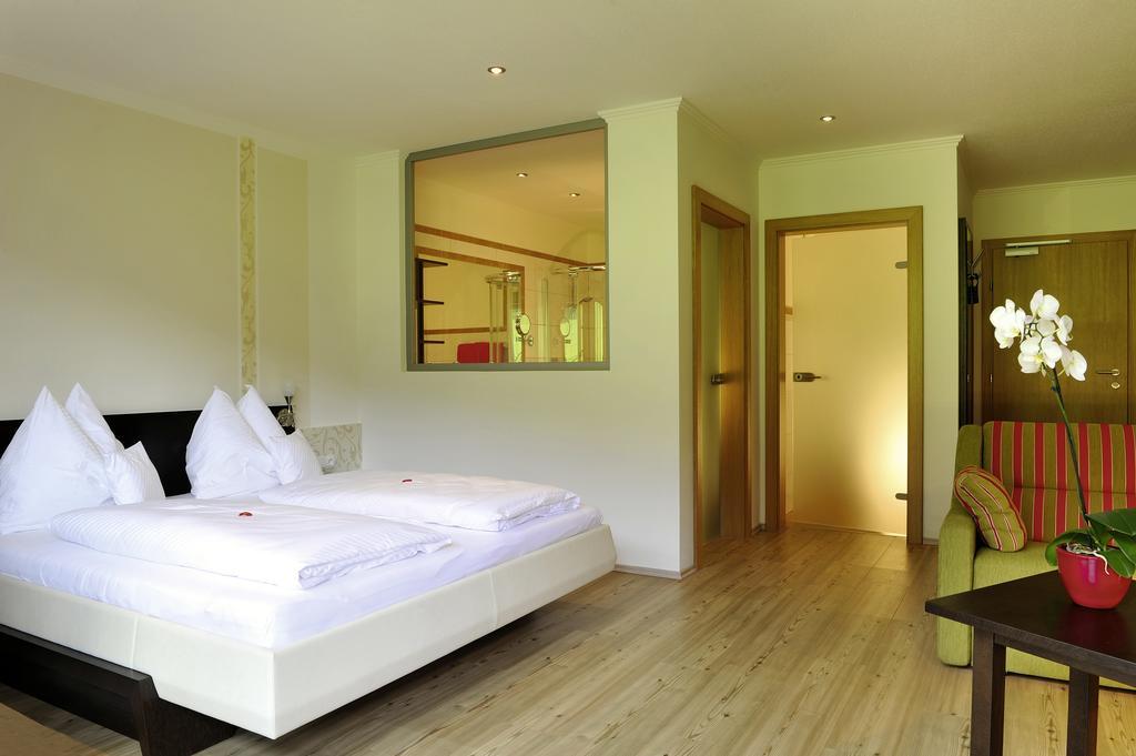 Familienhotel Moos-Alm Лиенц Номер фото