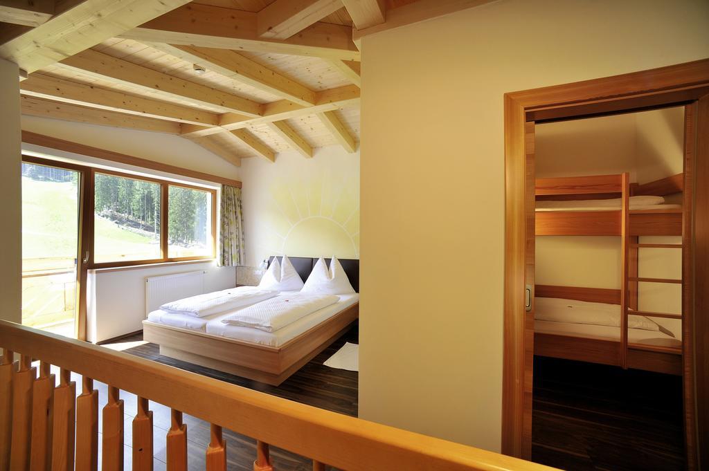 Familienhotel Moos-Alm Лиенц Номер фото