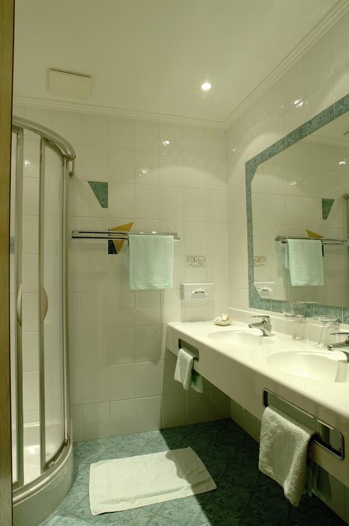 Familienhotel Moos-Alm Лиенц Номер фото