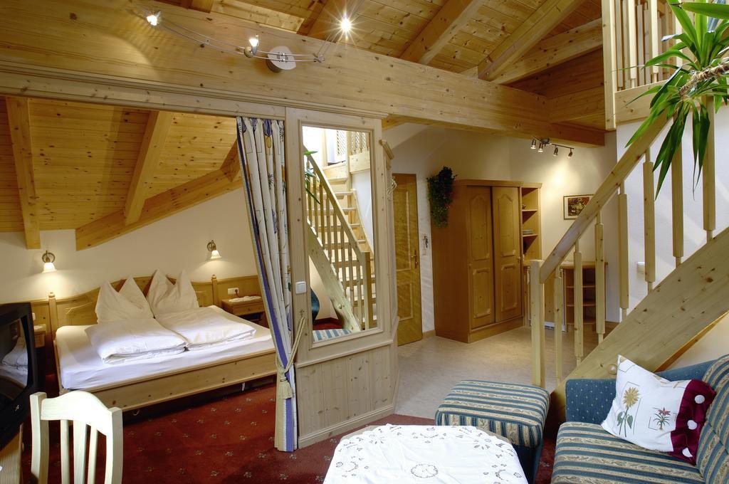 Familienhotel Moos-Alm Лиенц Номер фото