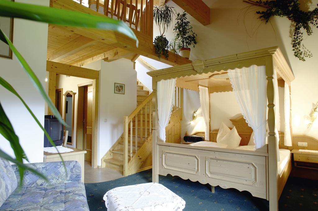 Familienhotel Moos-Alm Лиенц Номер фото